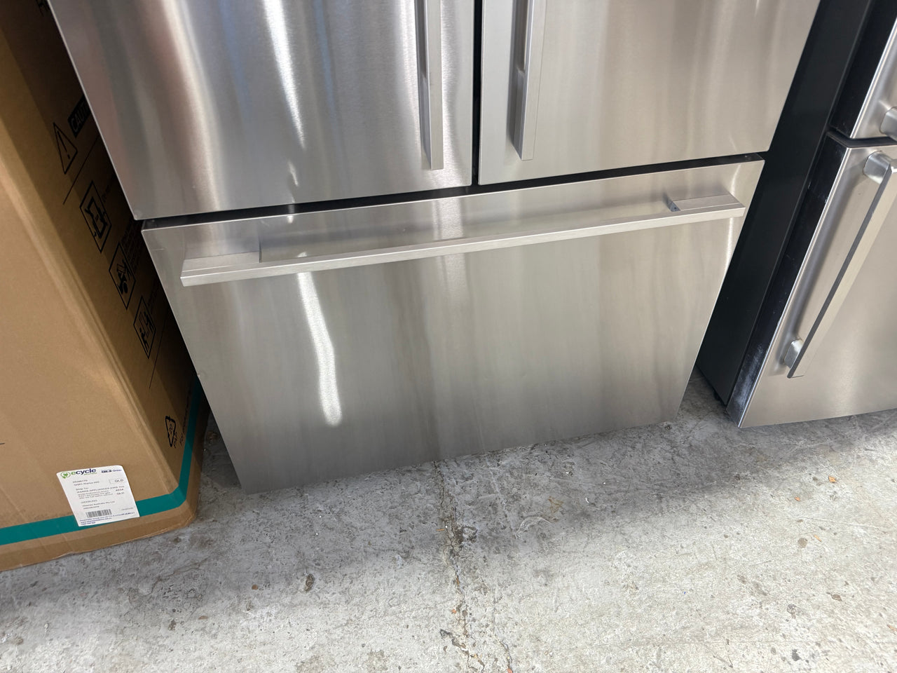 Factory second Fisher & Paykel RF610ADUX5 569L French Door Fridge with Ice & Water - Second Hand Appliances Geebung
