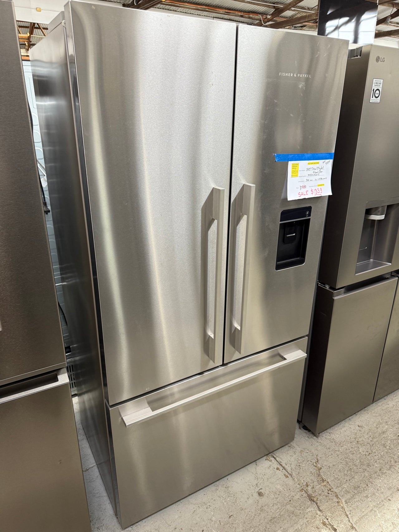 Factory second Fisher&Paykel RF610ADUX5 569L French Door Refrigerator - Second Hand Appliances Geebung