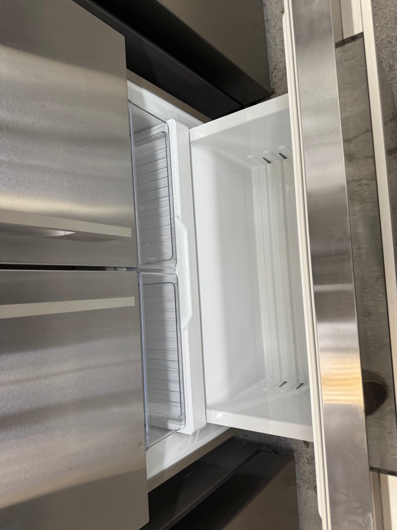 Factory second Fisher&Paykel RF610ADUX5 569L French Door Refrigerator - Second Hand Appliances Geebung