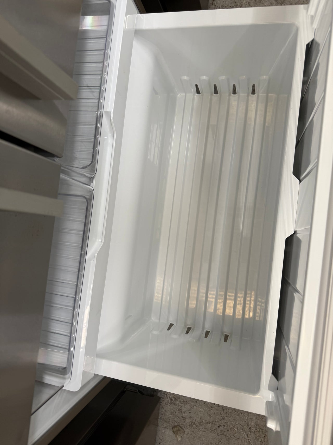 Factory second Fisher&Paykel RF610ADUX5 569L French Door Refrigerator - Second Hand Appliances Geebung