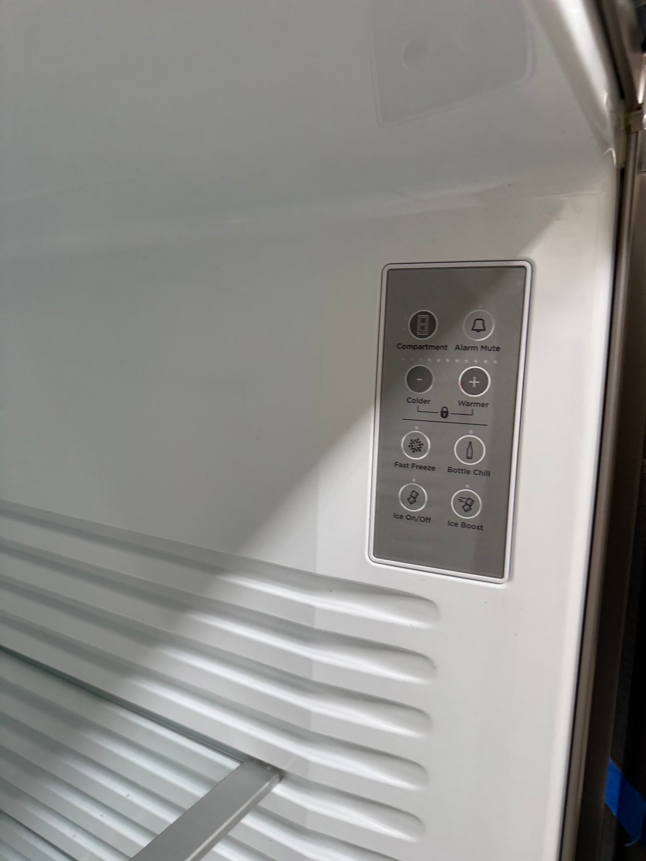 Factory second Fisher&Paykel RF610ADUX5 569L French Door Refrigerator - Second Hand Appliances Geebung