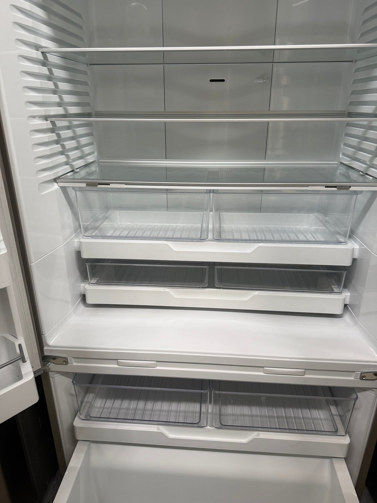 Factory second Fisher&Paykel RF610ADUX5 569L French Door Refrigerator - Second Hand Appliances Geebung