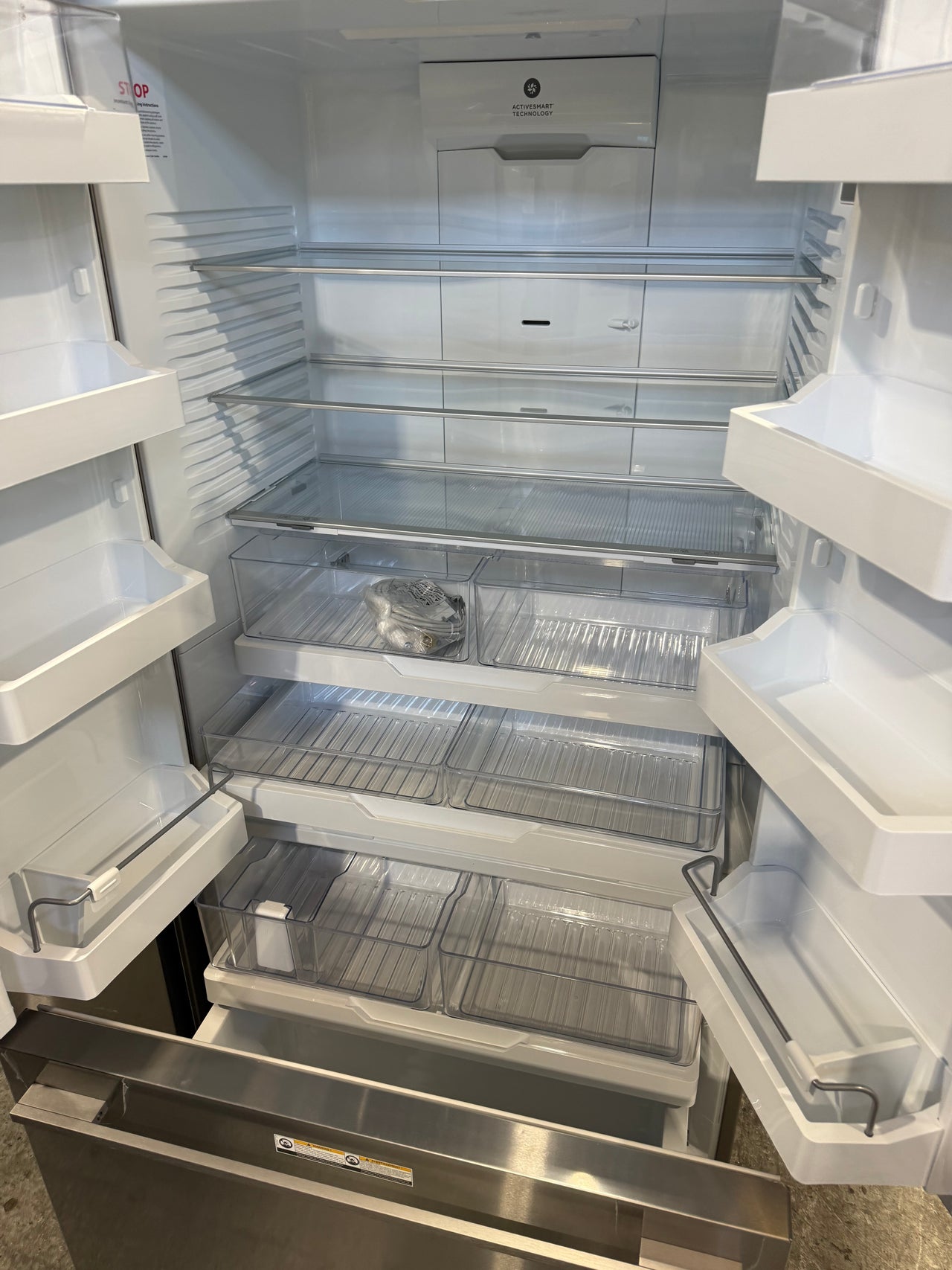 Factory second Fisher&Paykel RF610ADUX5 569L French Door Refrigerator - Second Hand Appliances Geebung