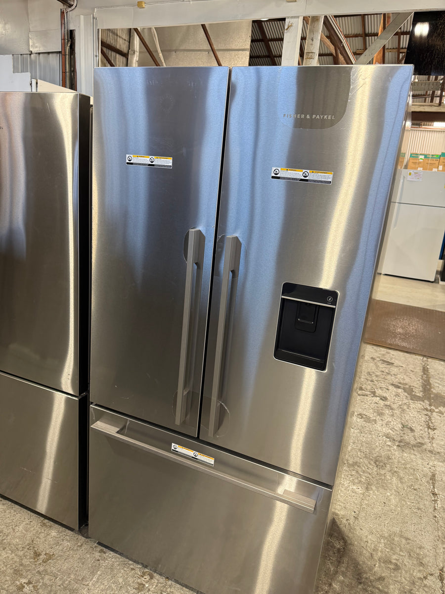Factory second Fisher&Paykel RF610ADUX5 569L French Door Refrigerator - Second Hand Appliances Geebung