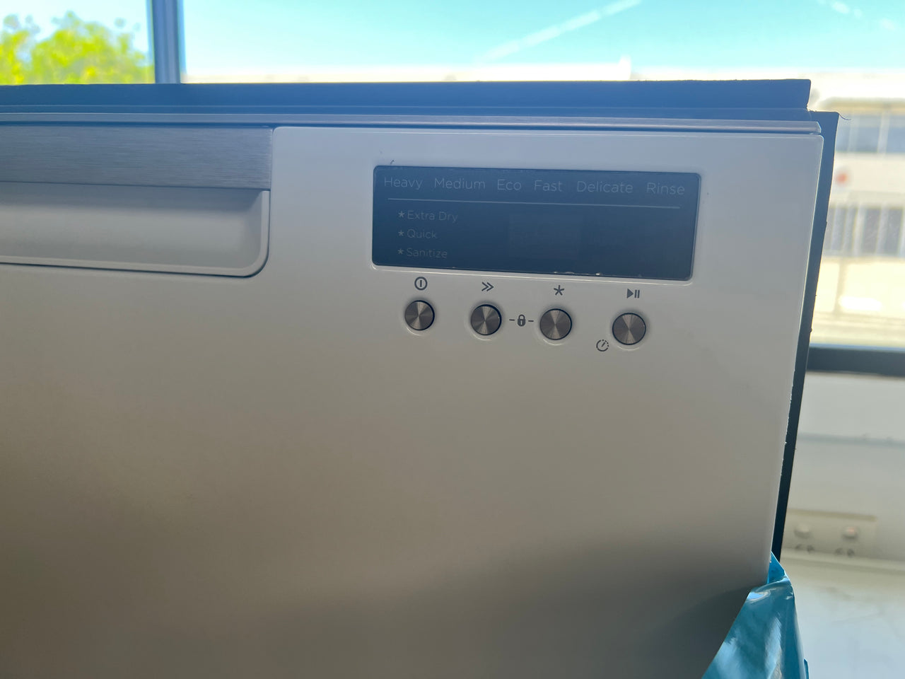 Factory second Fisher&Paykel Single DishDrawer - white DD60SCW9 - Second Hand Appliances Geebung