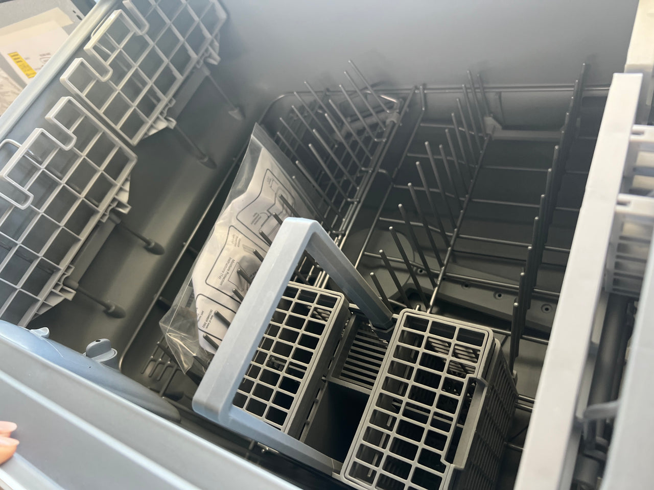 Factory second Fisher&Paykel Single DishDrawer - white DD60SCW9 - Second Hand Appliances Geebung