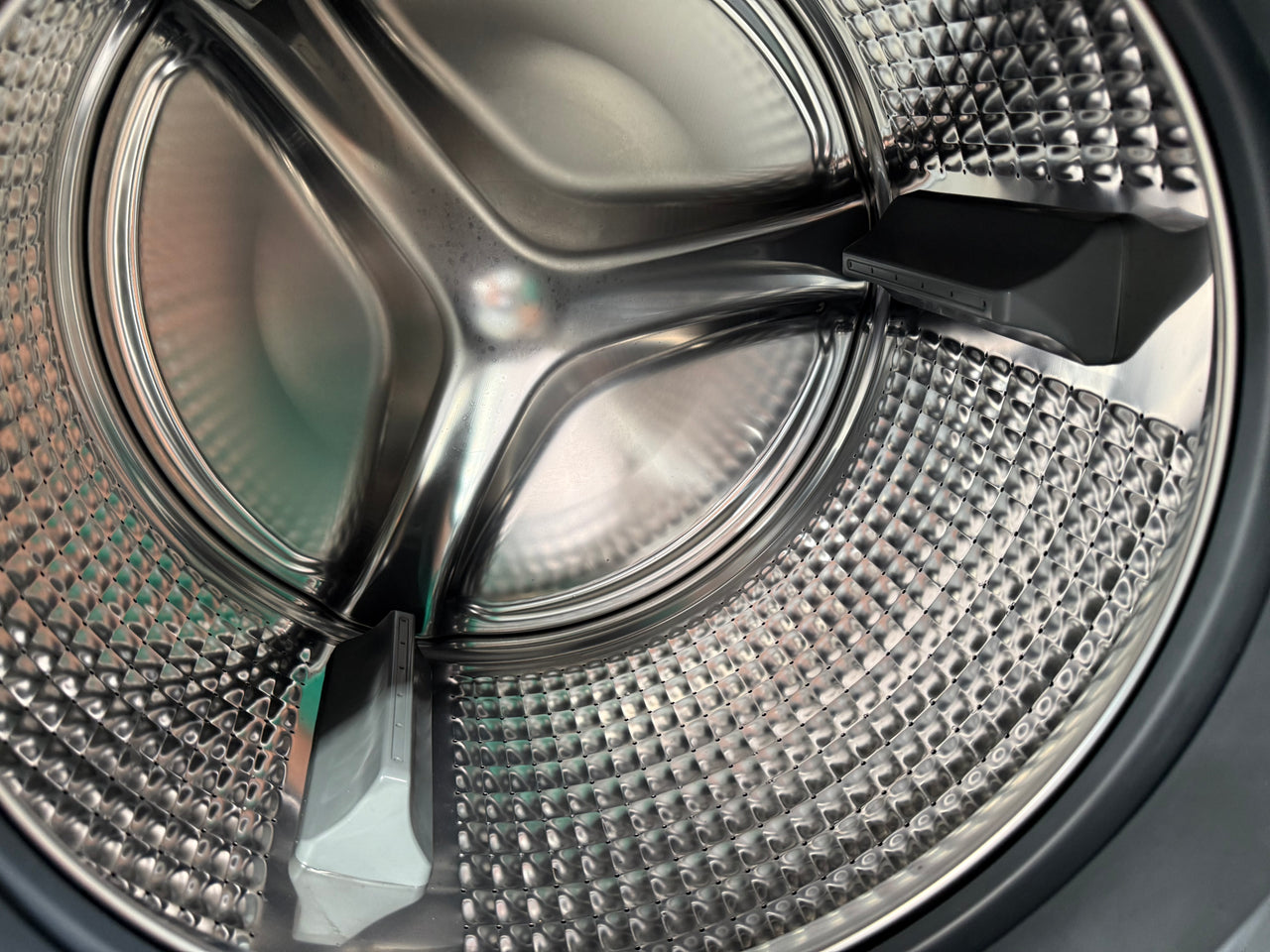 Factory second Fisher & Paykel WH1060SG1 10kg Series 9 Front Load Washing Machine - Second Hand Appliances Geebung