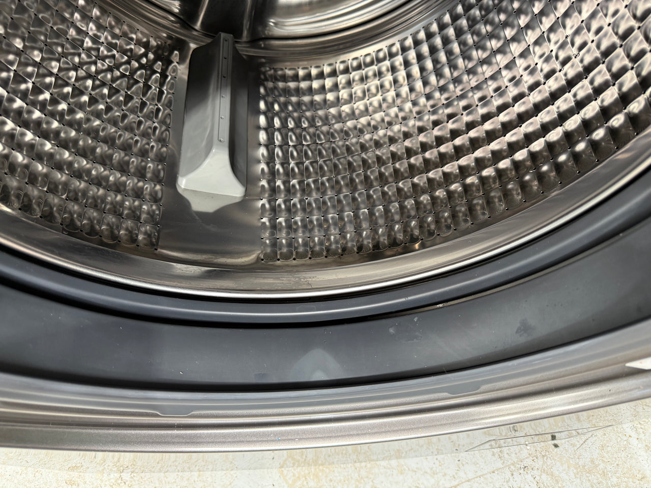 Factory second Fisher & Paykel WH1060SG1 10kg Series 9 Front Load Washing Machine - Second Hand Appliances Geebung