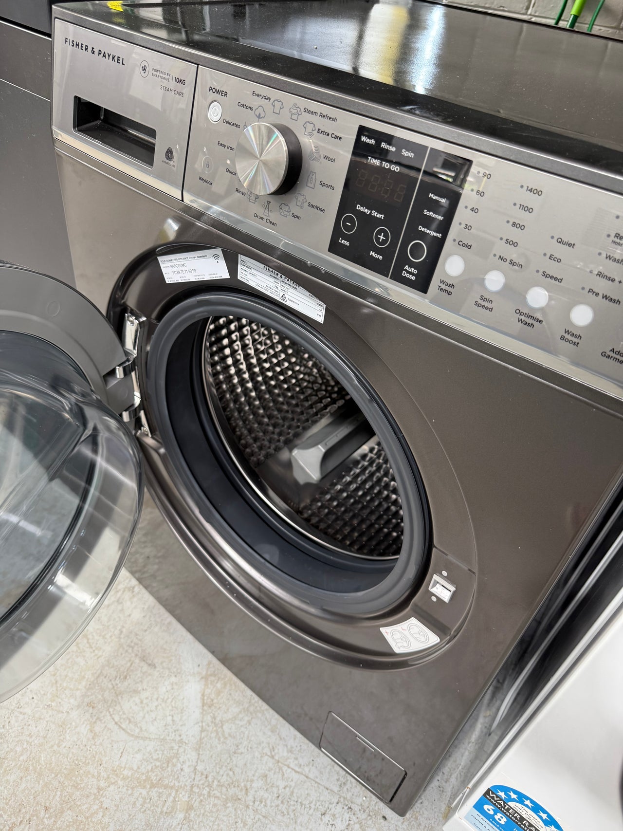 Factory second Fisher & Paykel WH1060SG1 10kg Series 9 Front Load Washing Machine - Second Hand Appliances Geebung