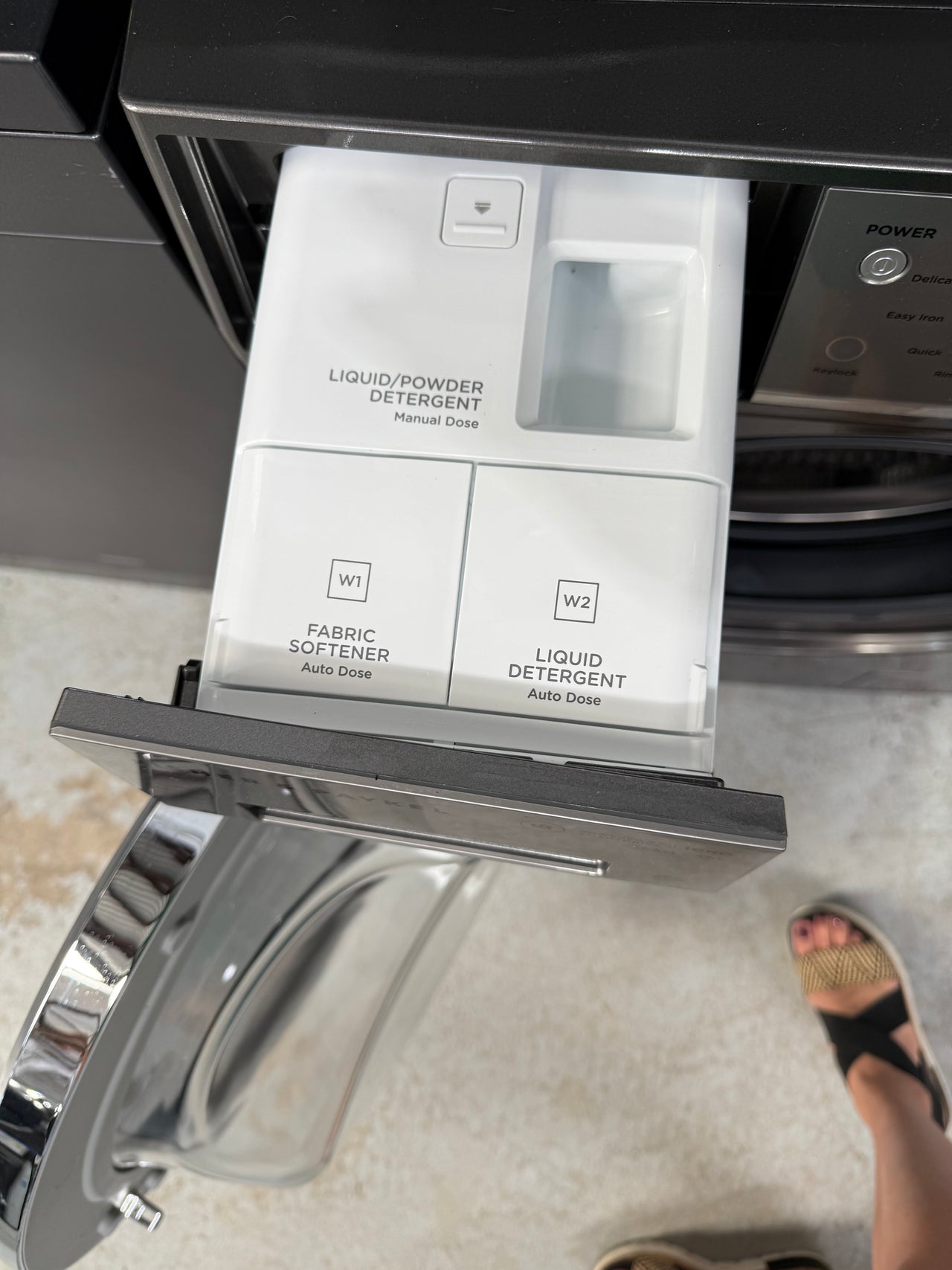 Factory second Fisher & Paykel WH1060SG1 10kg Series 9 Front Load Washing Machine - Second Hand Appliances Geebung