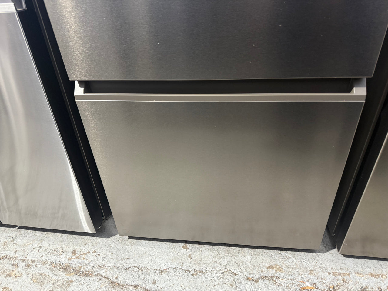 Factory second Haier 433L Bottom Mount Fridge with Water Dispenser - Satina Model: HRF420BHS - Second Hand Appliances Geebung