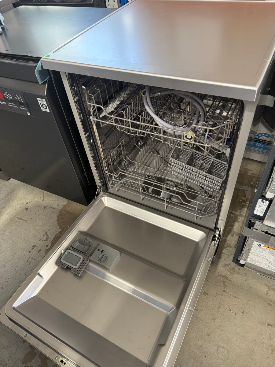 Factory second Haier HDW15F1S1 Freestanding Dishwasher (Satina) - Second Hand Appliances Geebung