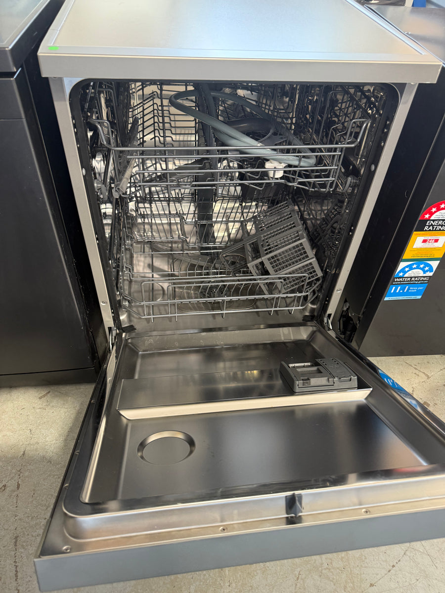 Factory second Haier HDW15F1S1 Freestanding Dishwasher (Satina) - Second Hand Appliances Geebung