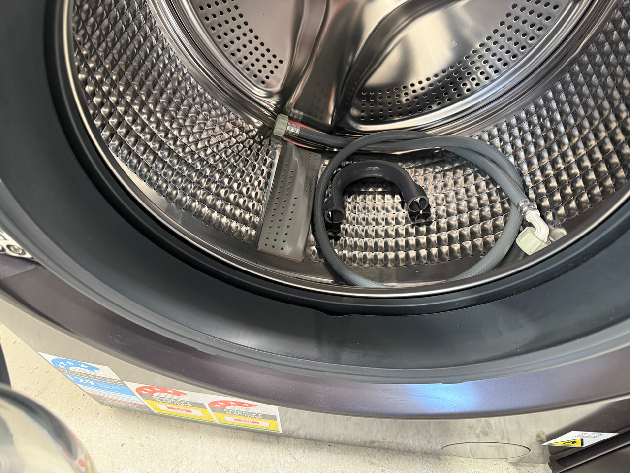 Factory second Haier HWDX1590CTB1 premium 2-in-1 front load washer dryer - Second Hand Appliances Geebung