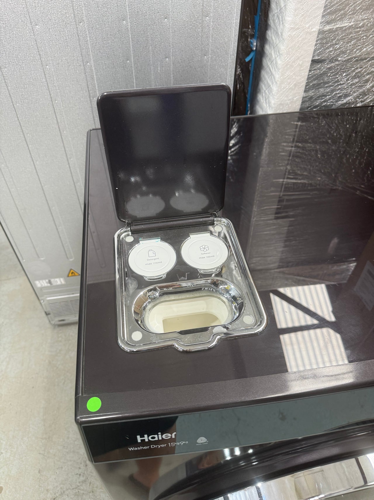 Factory second Haier HWDX1590CTB1 premium 2-in-1 front load washer dryer - Second Hand Appliances Geebung