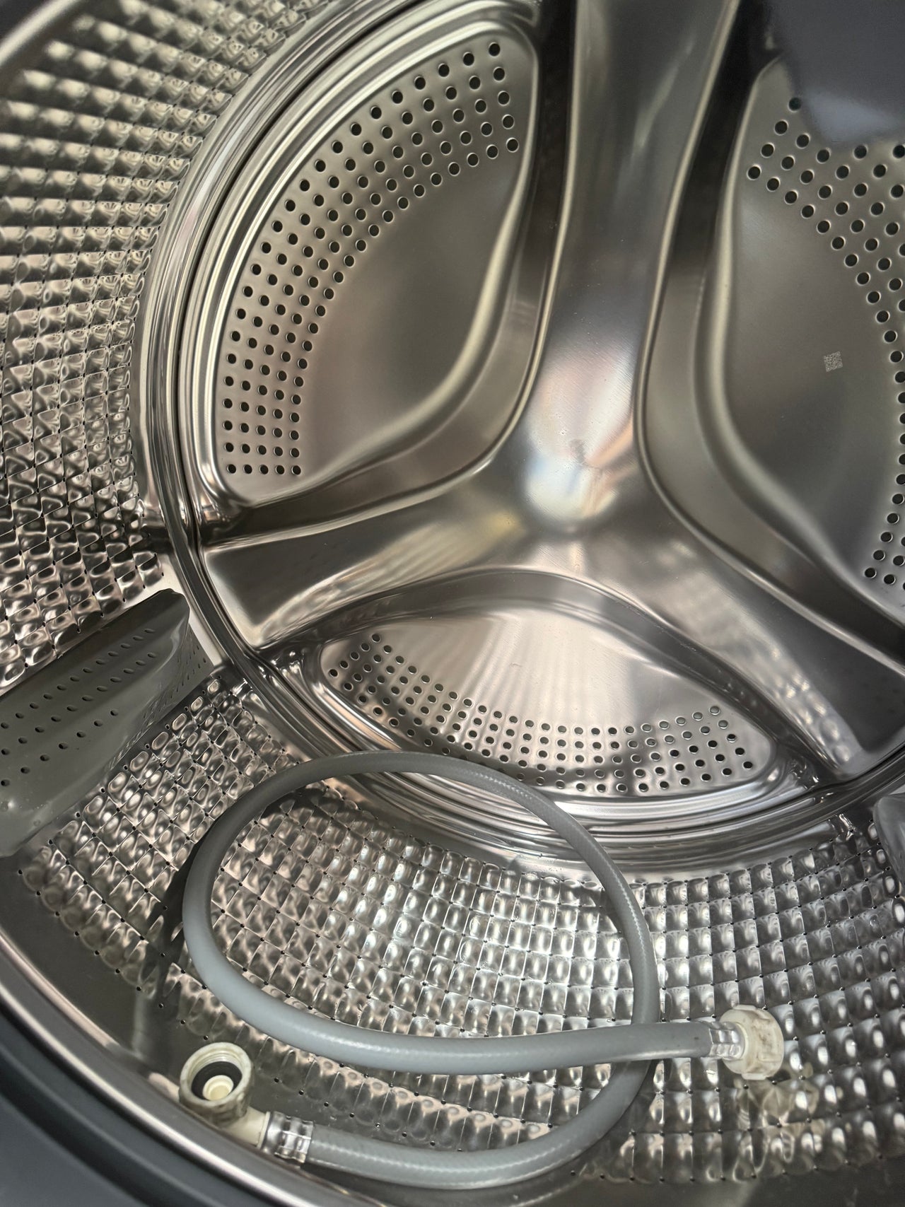 Factory second Haier HWDX1590CTB1 premium 2-in-1 front load washer dryer - Second Hand Appliances Geebung