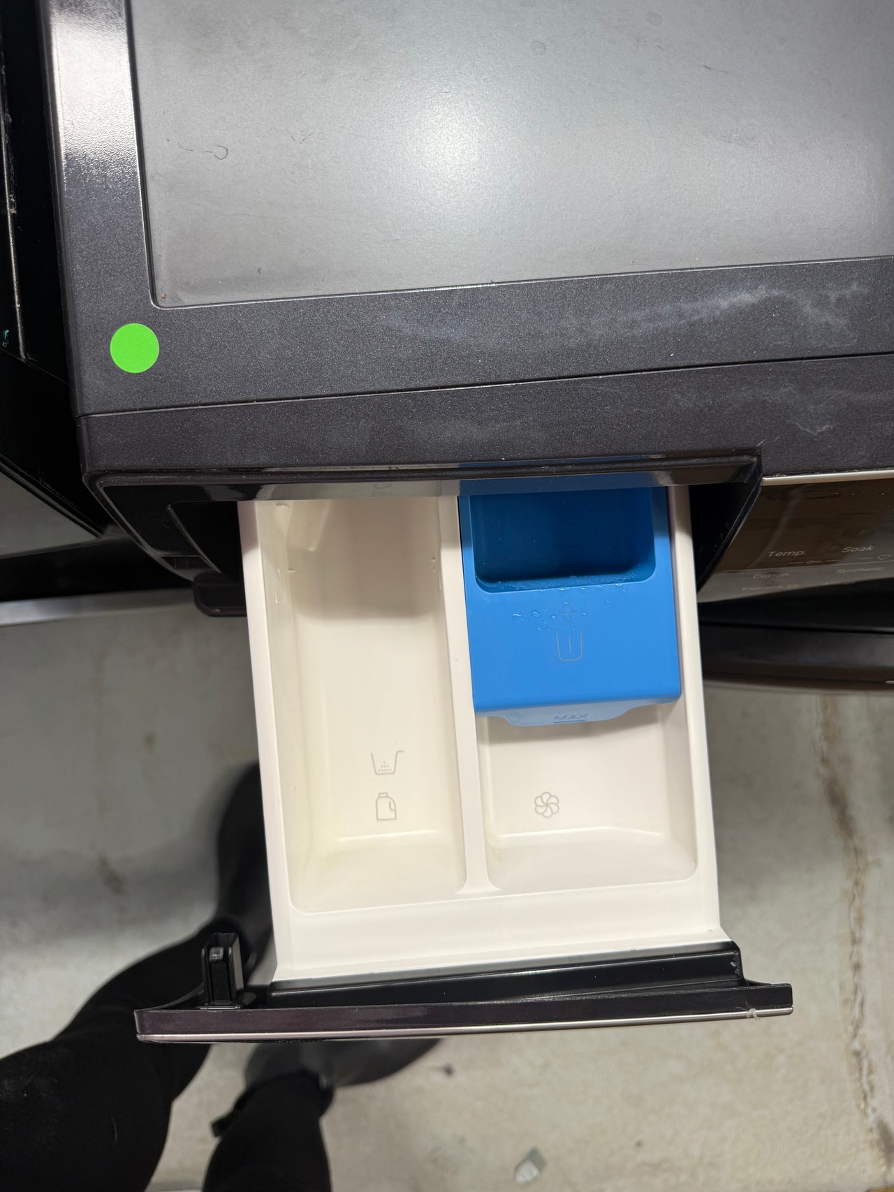 Factory second Haier HWF95AN1 9.5 kg Front Load Washing Machine - Second Hand Appliances Geebung