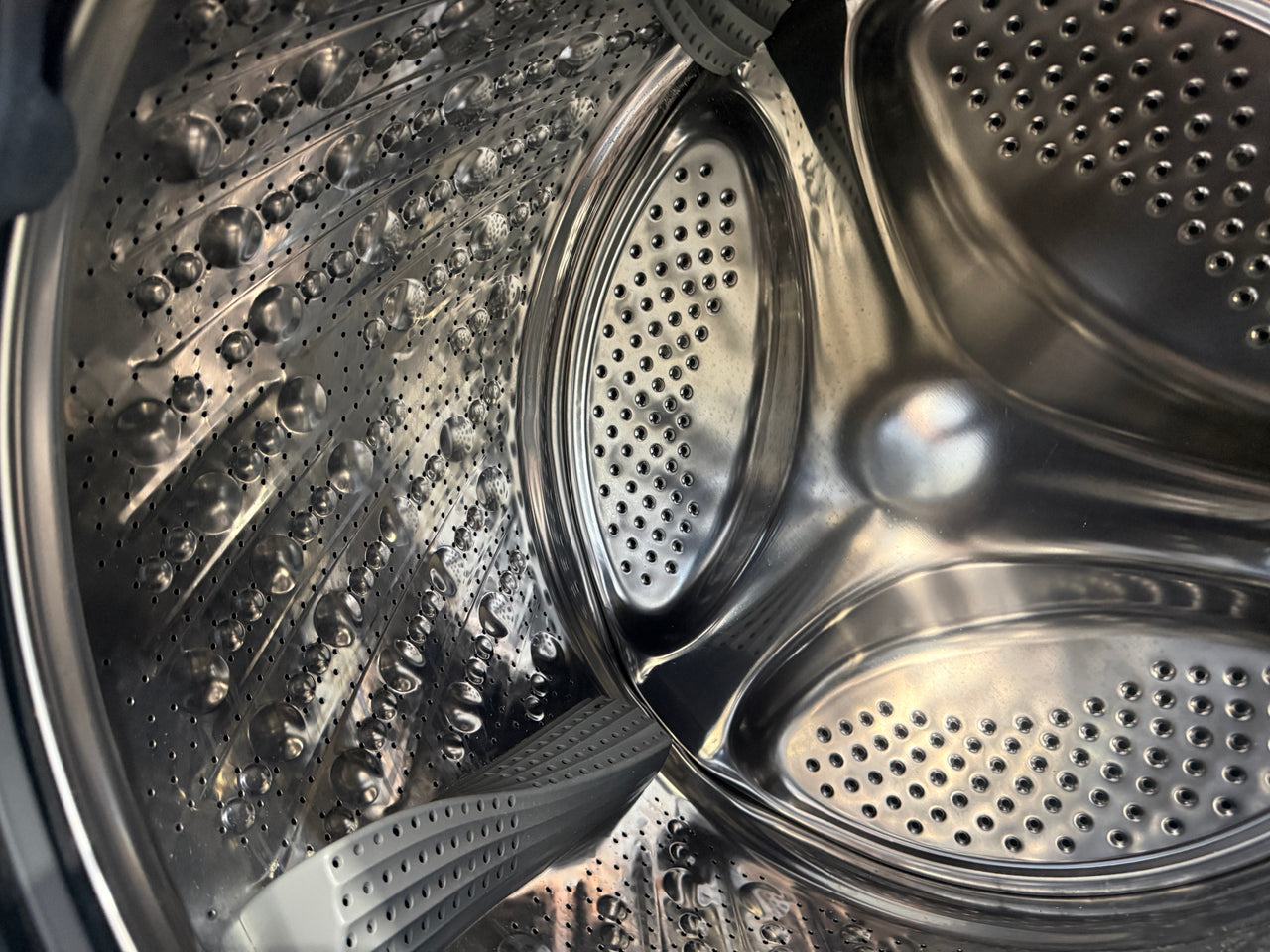 Factory second Hisense 10kg Front Load Washer Model:HWFS1015E - Second Hand Appliances Geebung