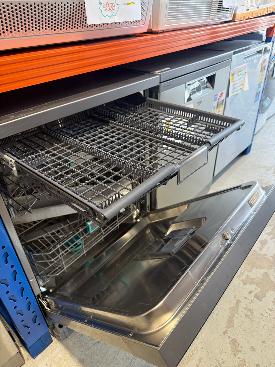 Factory second Hisense 16 Place Setting Freestanding Dishwasher – HSAA16FS - Second Hand Appliances Geebung