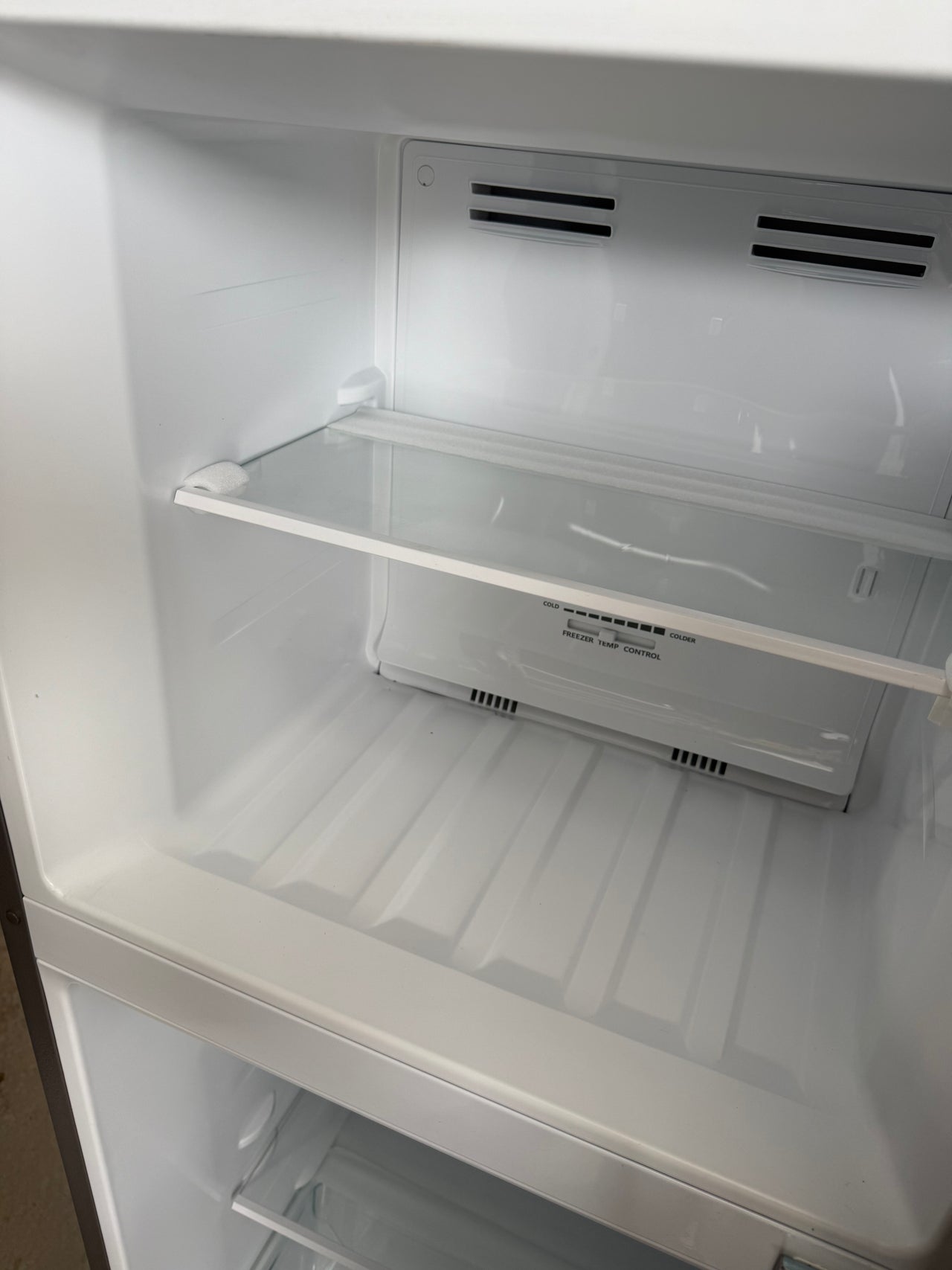 Factory second Hisense 205L Top Mount Refrigerator Model:HRTF205S - Second Hand Appliances Geebung