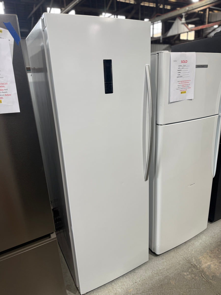 Factory second Hisense 254L Upright Frost-Free Freezer – White (HRVF254) - Second Hand Appliances Geebung