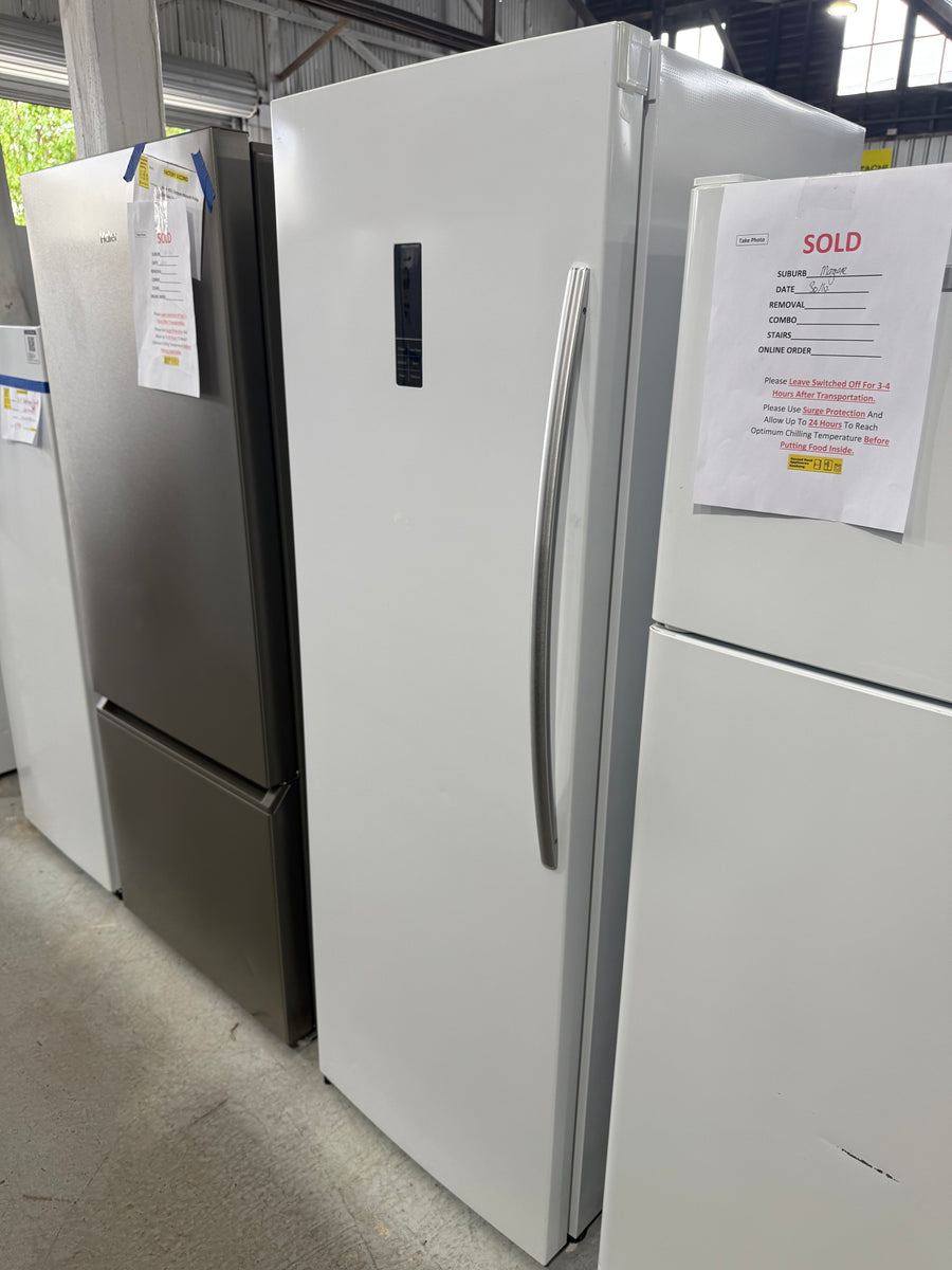 Factory second Hisense 254L Upright Frost-Free Freezer – White (HRVF254) - Second Hand Appliances Geebung