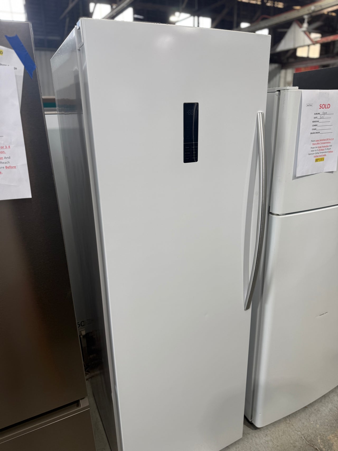 Factory second Hisense 254L Upright Frost-Free Freezer – White (HRVF254) - Second Hand Appliances Geebung