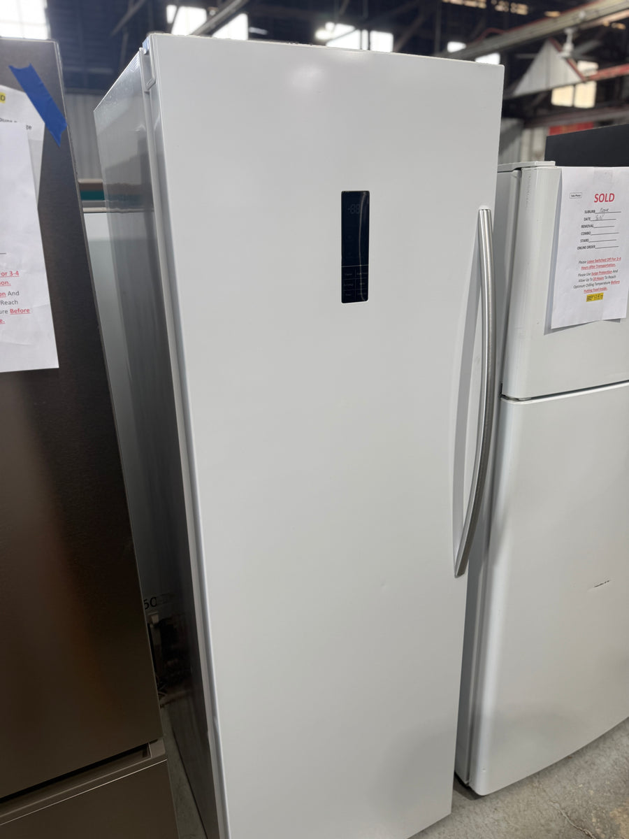 Factory second Hisense 254L Upright Frost-Free Freezer – White (HRVF254) - Second Hand Appliances Geebung