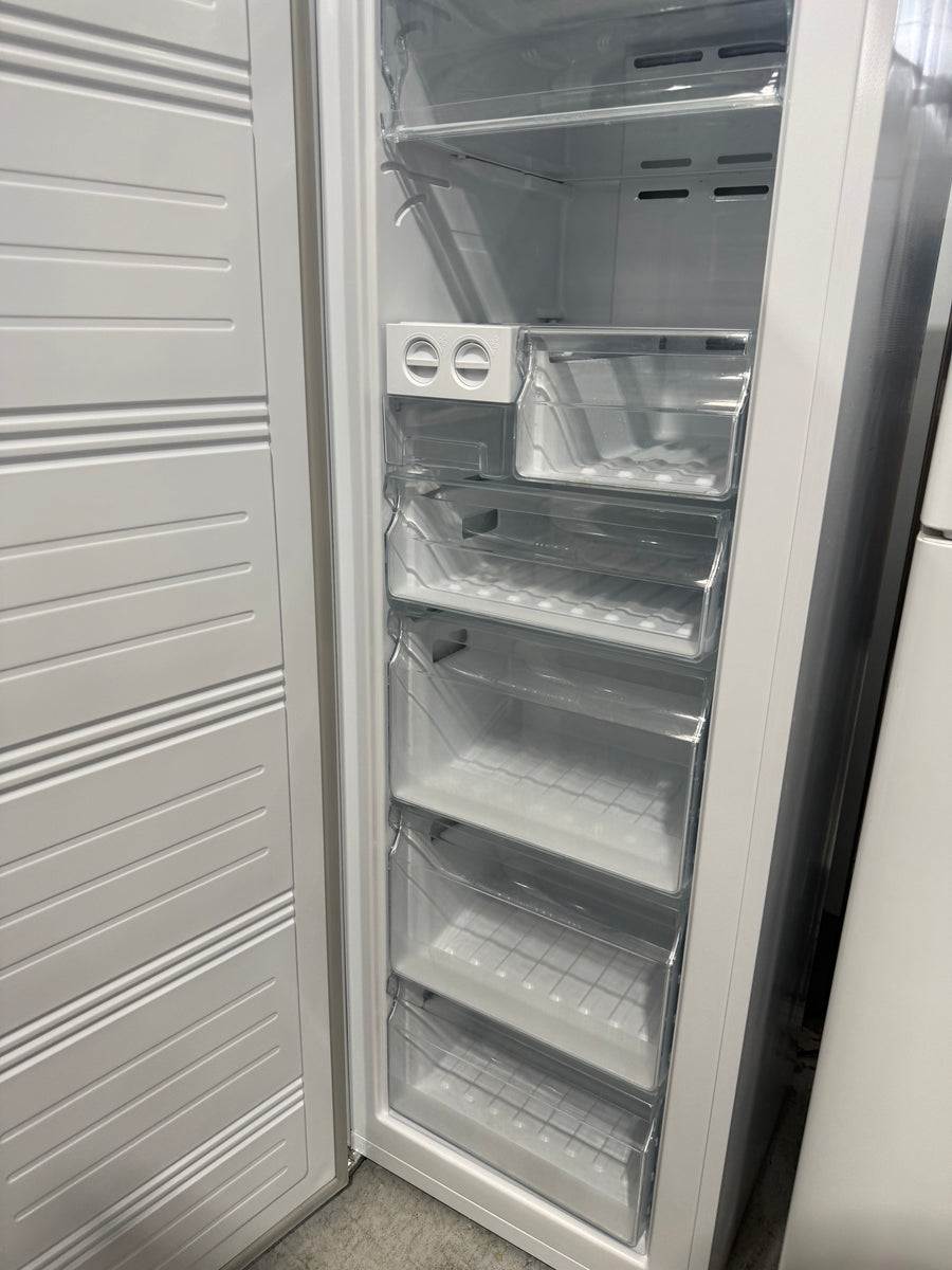 Factory second Hisense 254L Upright Frost-Free Freezer – White (HRVF254) - Second Hand Appliances Geebung