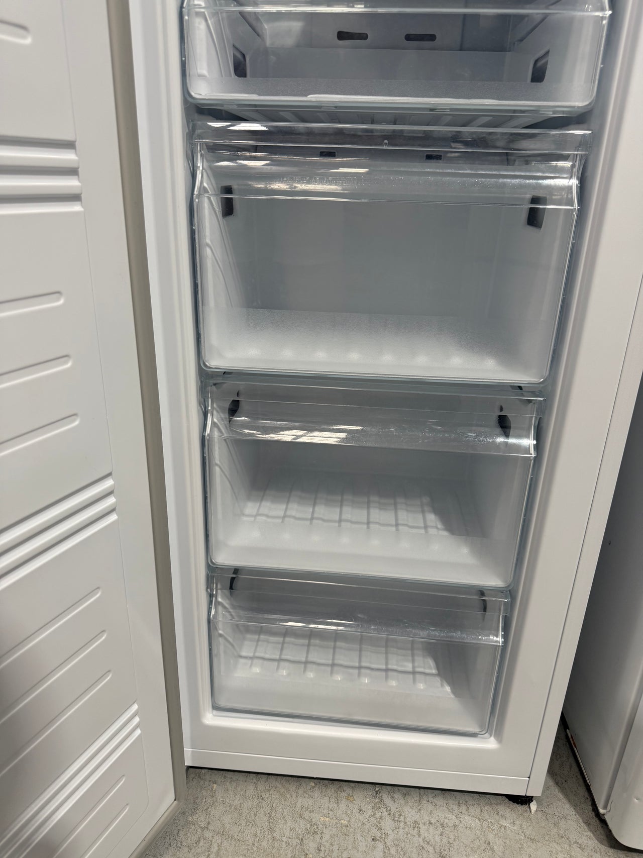 Factory second Hisense 254L Upright Frost-Free Freezer – White (HRVF254) - Second Hand Appliances Geebung