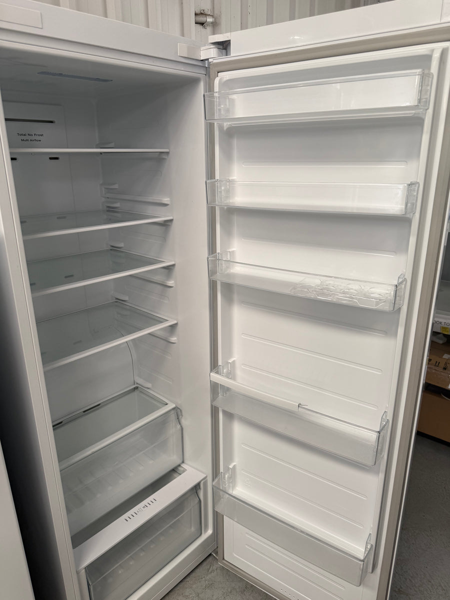 Factory second Hisense 328l vertical fridge HRAF328 - Second Hand Appliances Geebung