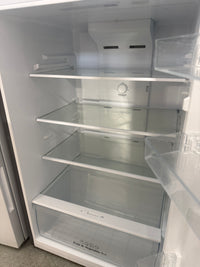 Thumbnail for Factory second Hisense 424L Top Mount Refrigerator – HRTF424S - Second Hand Appliances Geebung