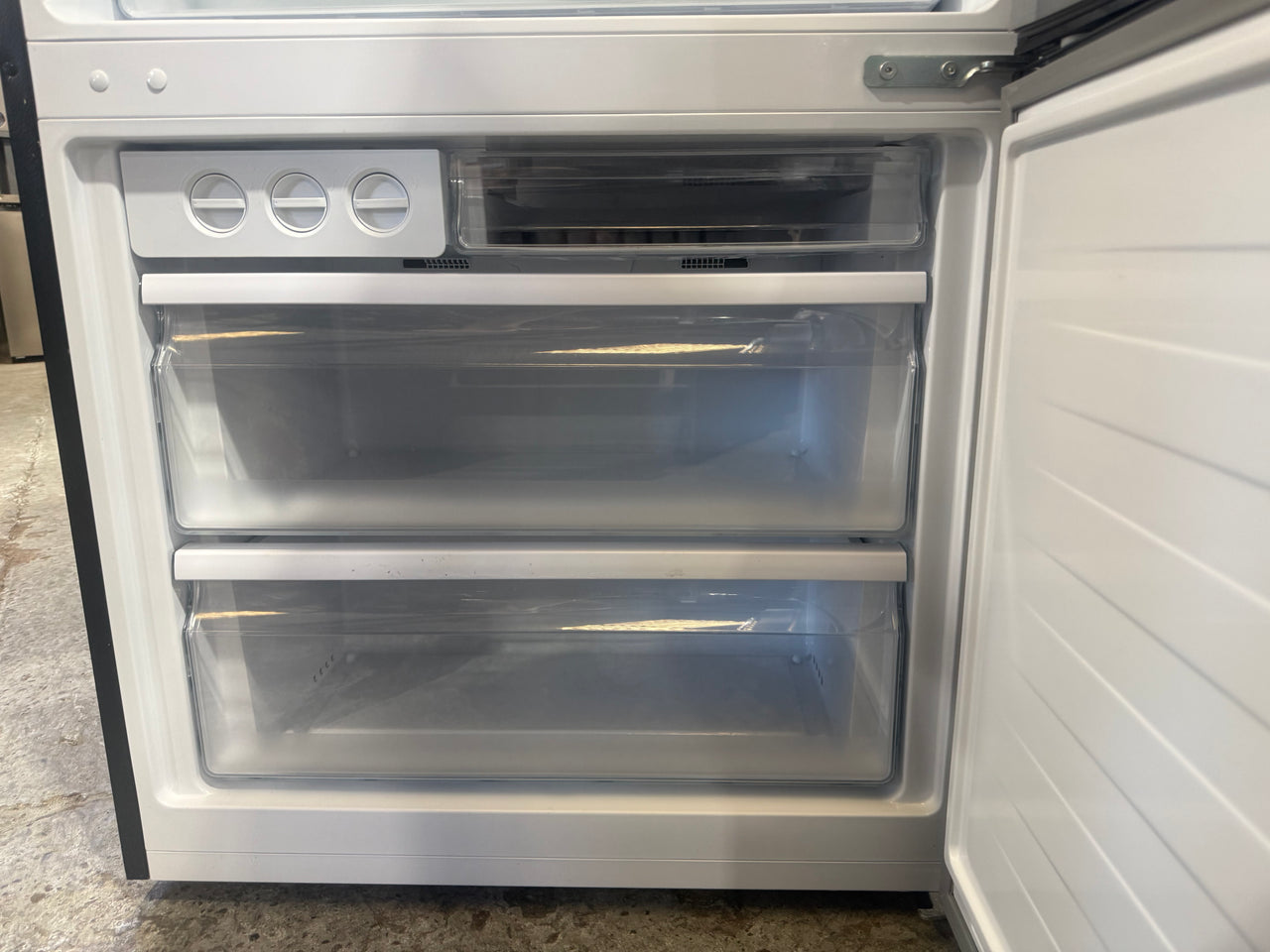 Buy Factory second Hisense 482L PureFlat Bottom Mount Refrigerator – Black Steel |  | [product_variant] | Second Hand Appliances Geebung Brisbane