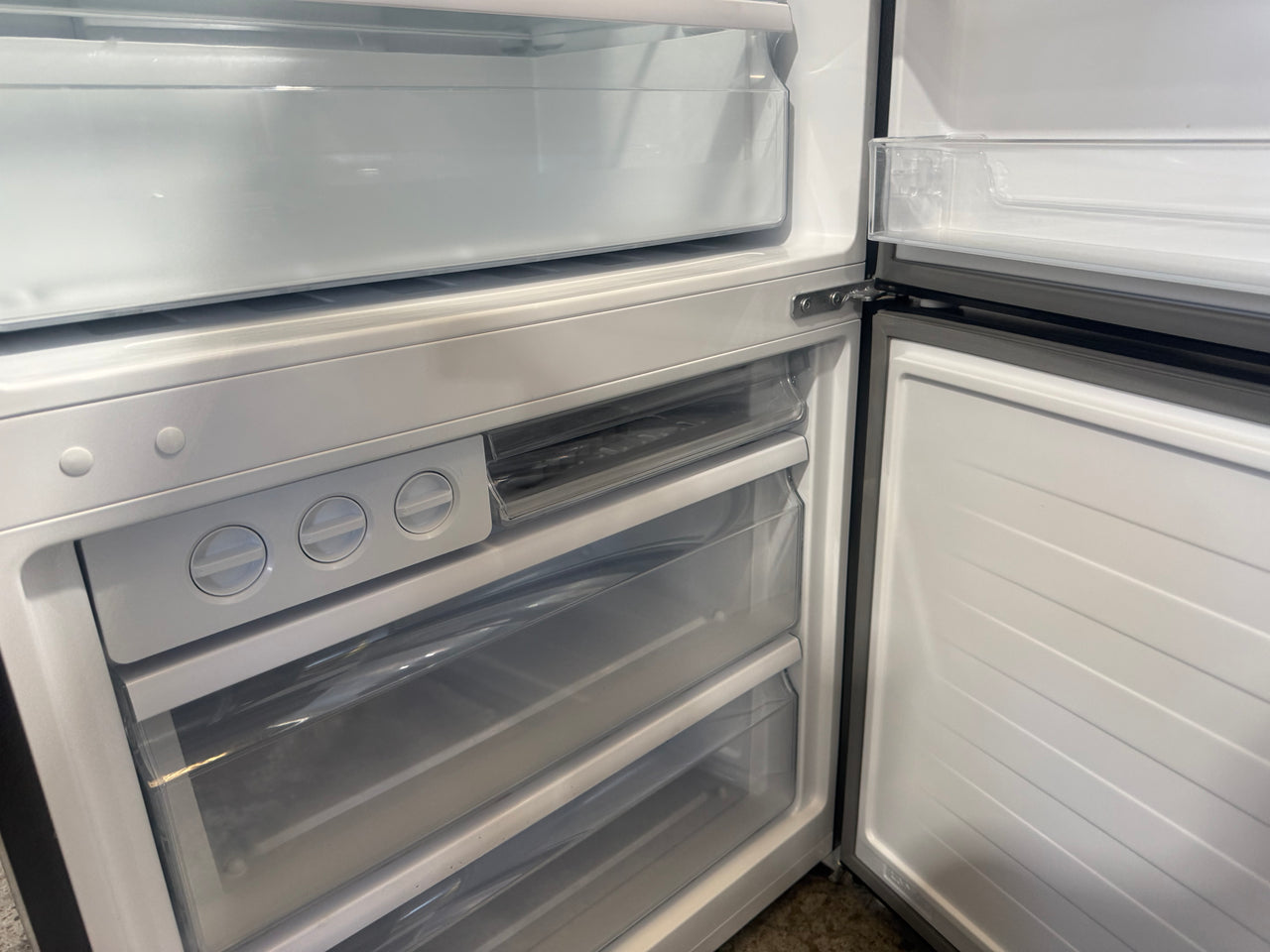 Buy Factory second Hisense 482L PureFlat Bottom Mount Refrigerator – Black Steel |  | [product_variant] | Second Hand Appliances Geebung Brisbane