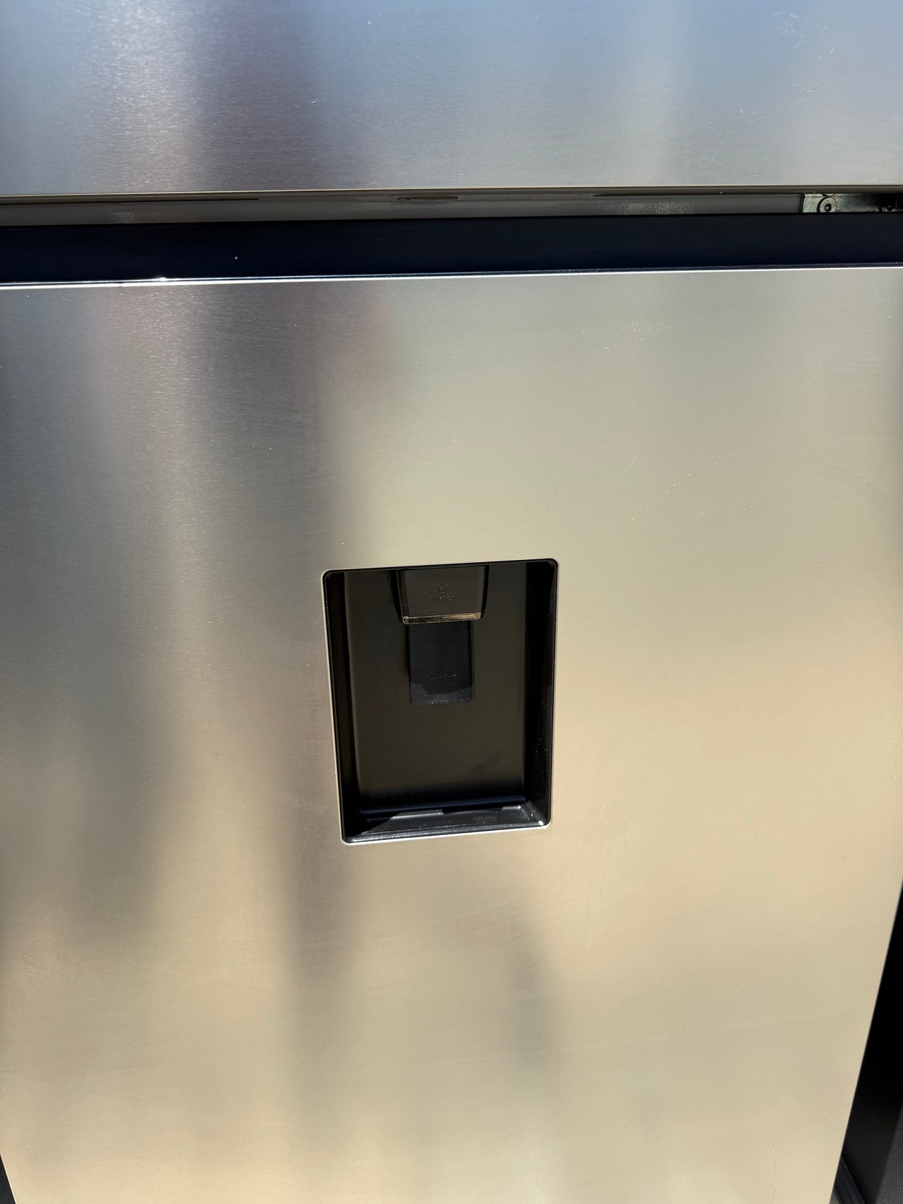 Factory second Hisense 496L Top Mount refrigerator HRTF496SW - Second Hand Appliances Geebung