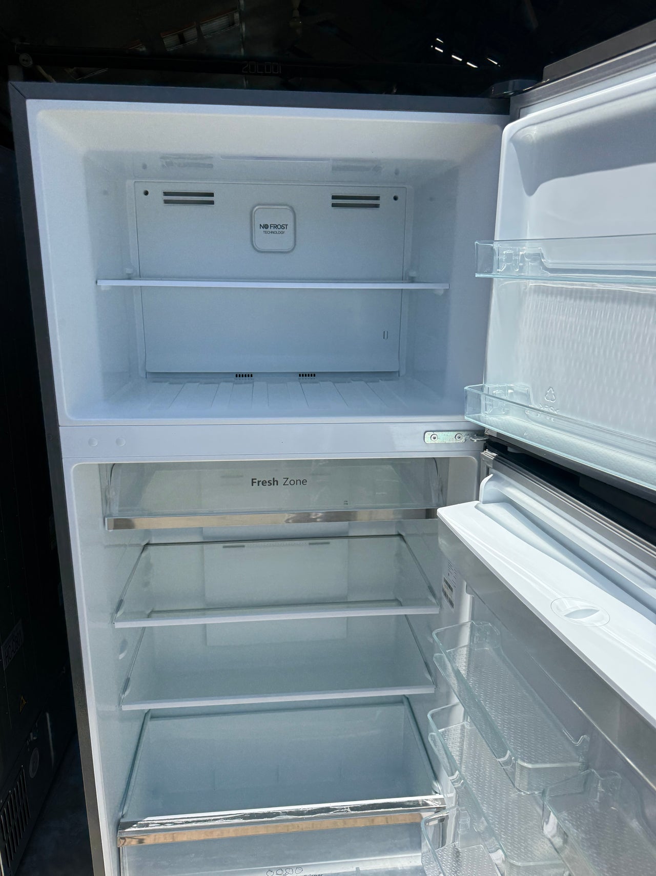 Factory second Hisense 496L Top Mount refrigerator HRTF496SW - Second Hand Appliances Geebung