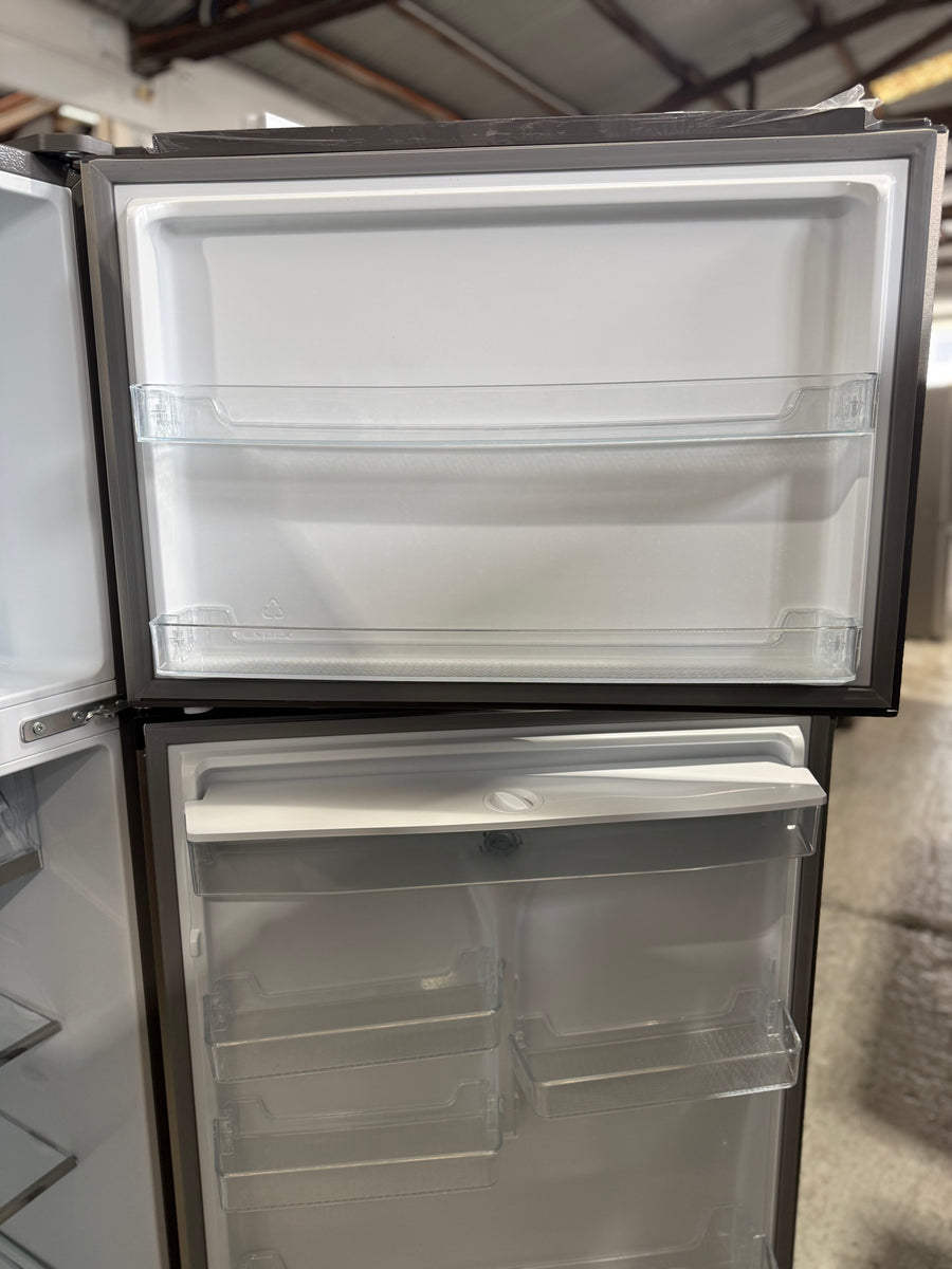 Factory second Hisense 496L Top Mount refrigerator HRTF496SW - Second Hand Appliances Geebung