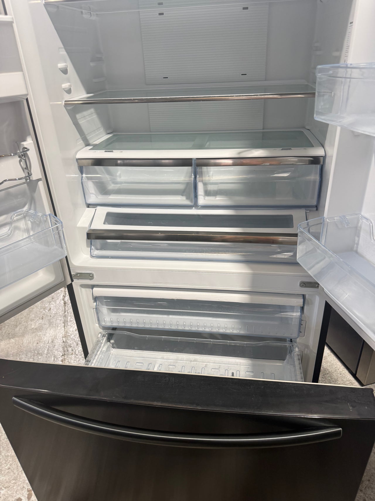 Factory second Hisense 577L French Door Fridge – Black Steel  Model: HRFD577B - Second Hand Appliances Geebung