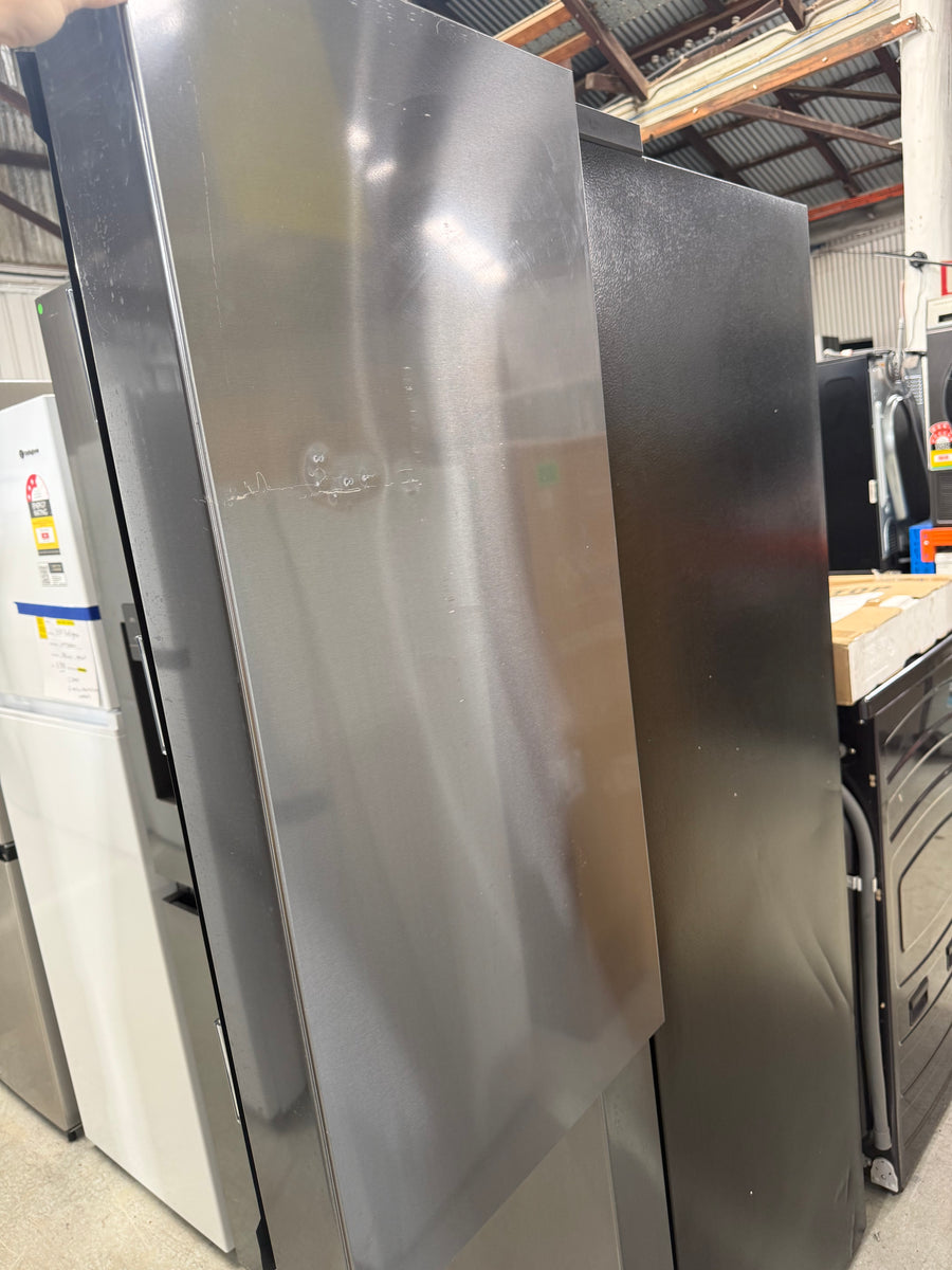Factory second Hisense 585L PureFlat Eclipse Refrigerator Dark Stainless Steel HRCD586TBWB - Second Hand Appliances Geebung