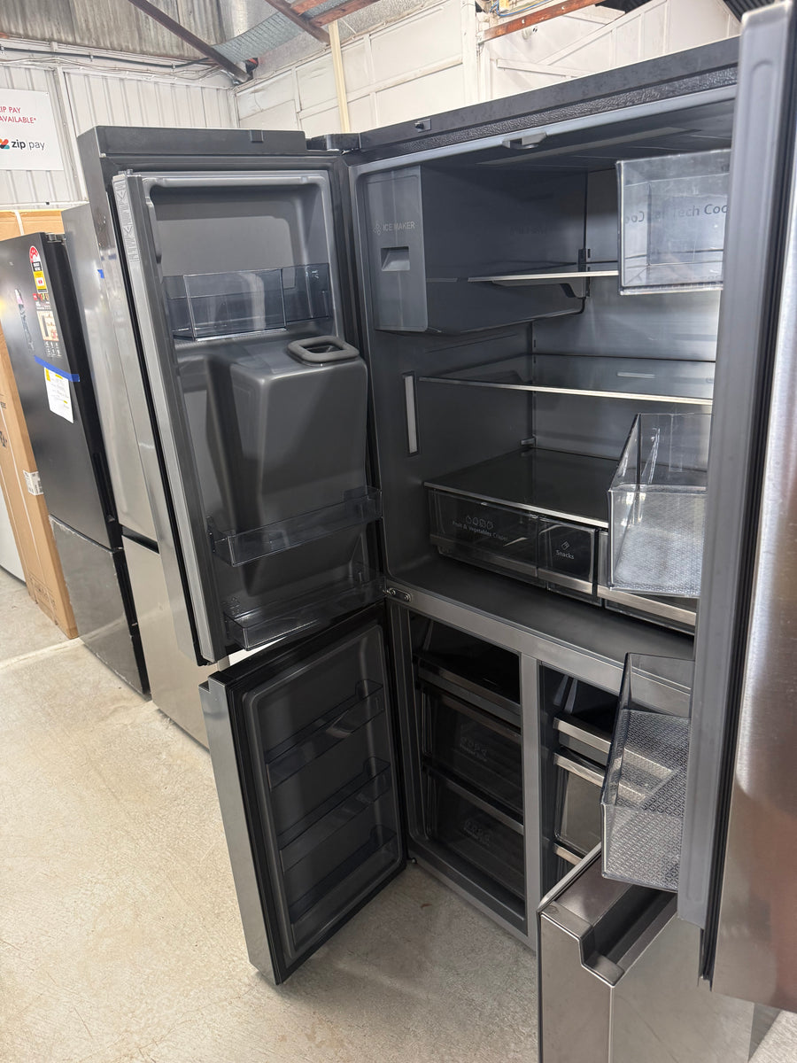 Factory second Hisense 585L PureFlat Eclipse Refrigerator Dark Stainless Steel HRCD586TBWB - Second Hand Appliances Geebung