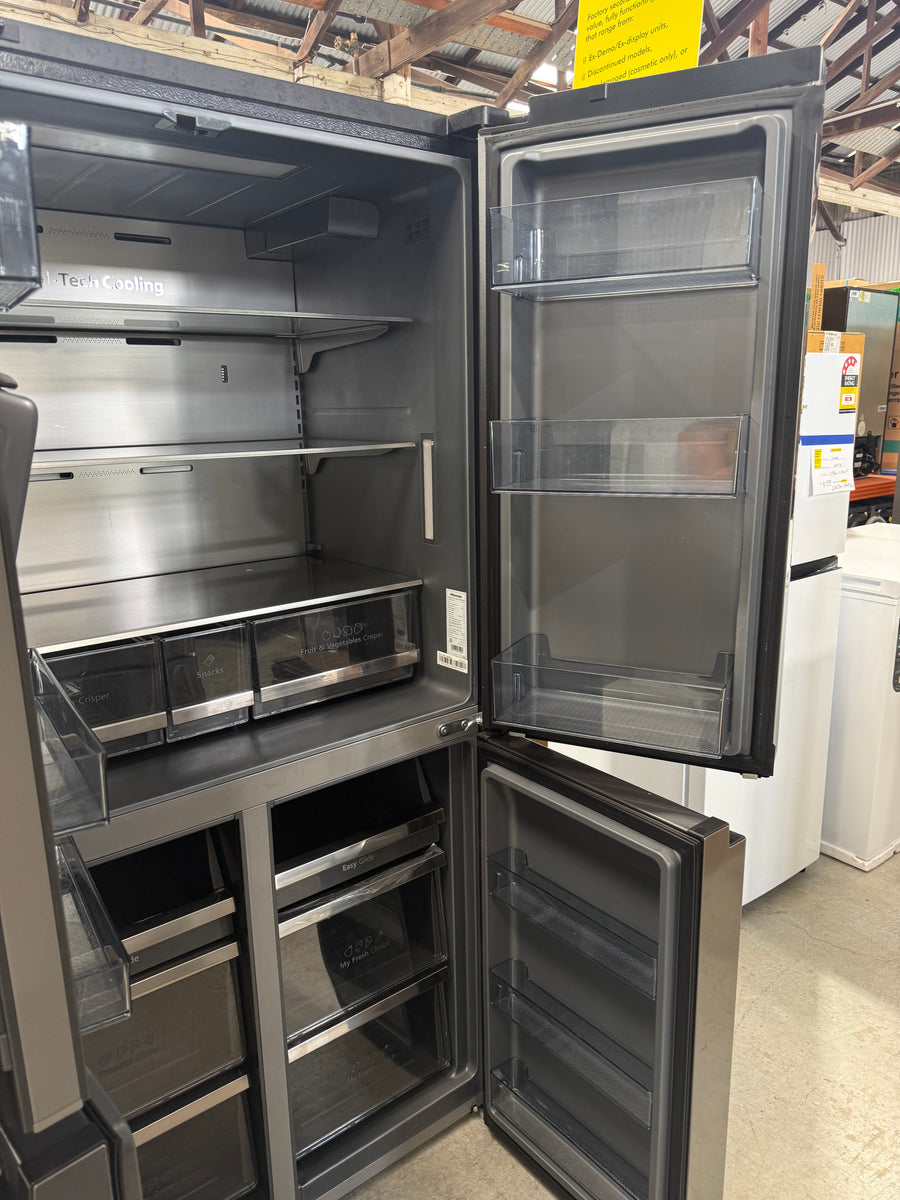 Factory second Hisense 585L PureFlat Eclipse Refrigerator Dark Stainless Steel HRCD586TBWB - Second Hand Appliances Geebung