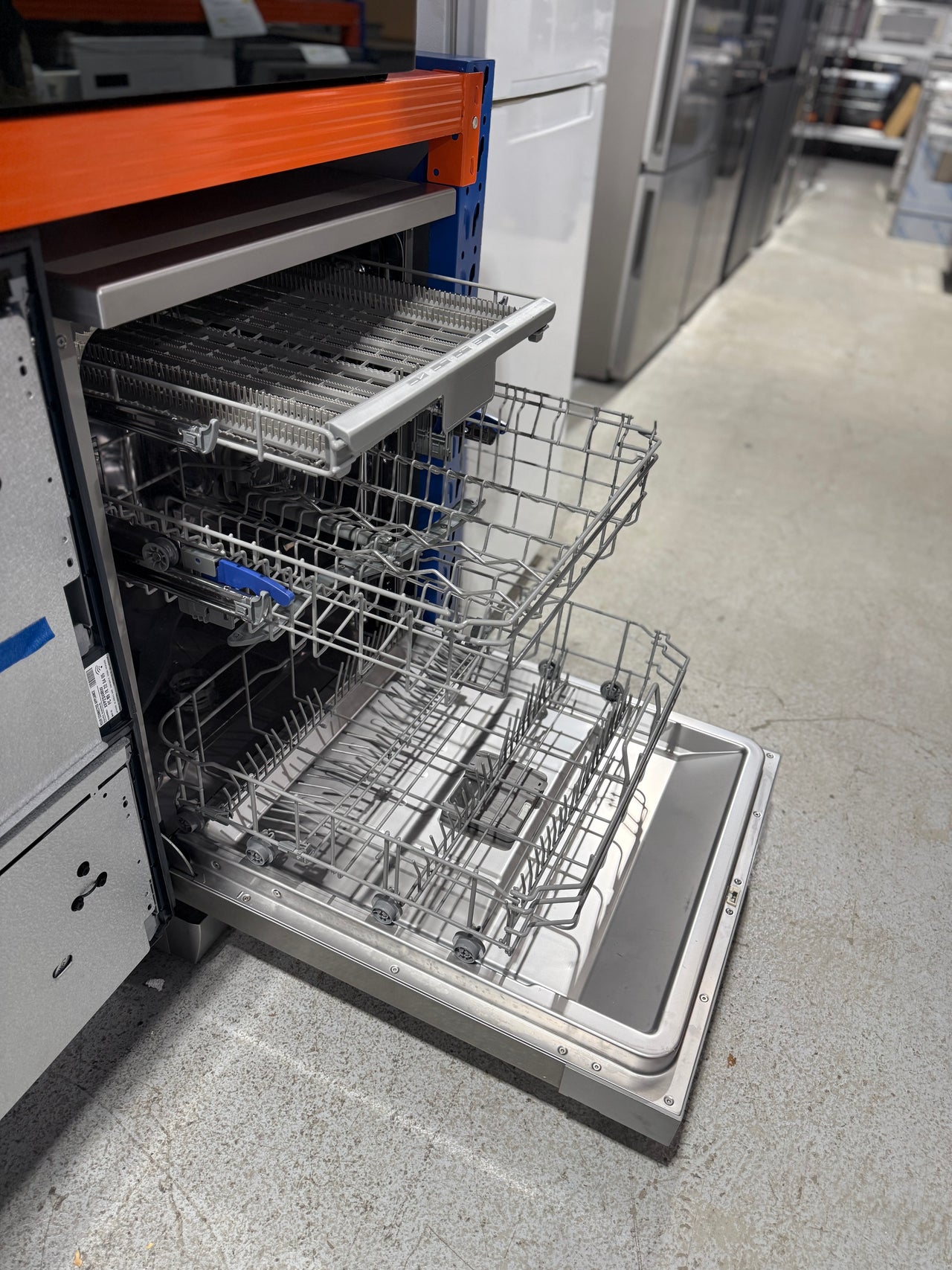 Factory second Hisense 60cm Freestanding Dishwasher Model:HSCE14FS - Second Hand Appliances Geebung