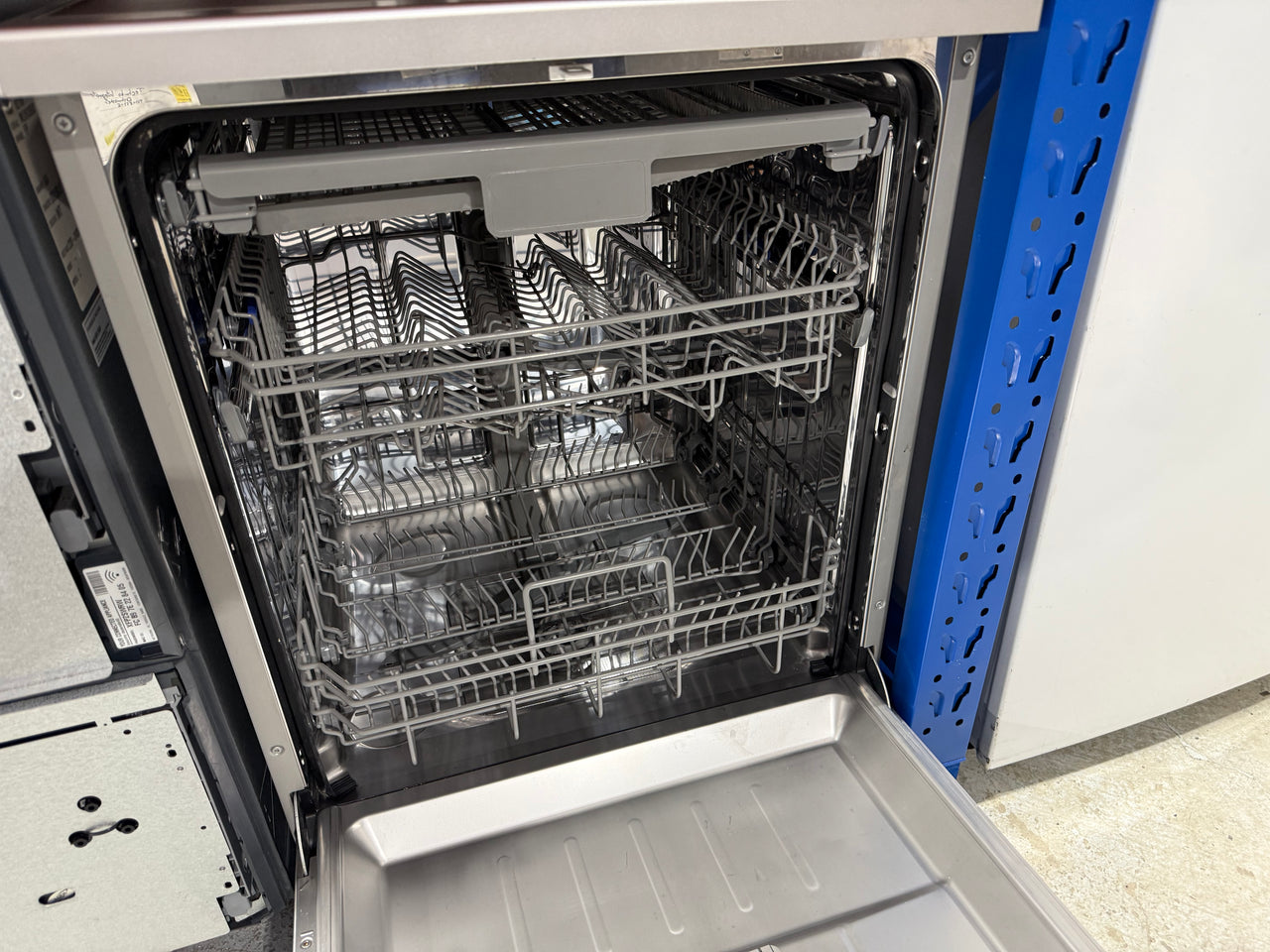 Factory second Hisense 60cm Freestanding Dishwasher Model:HSCE14FS - Second Hand Appliances Geebung