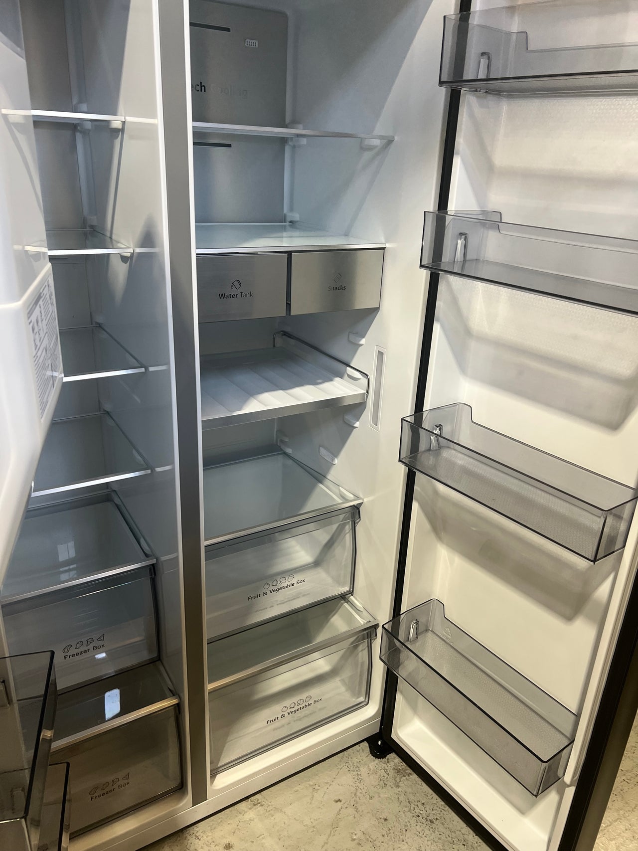 Factory second Hisense 632L Side By Side Refrigerator Model: HRSBS632BW with non-plumbed ice and water dispenser - Second Hand Appliances Geebung
