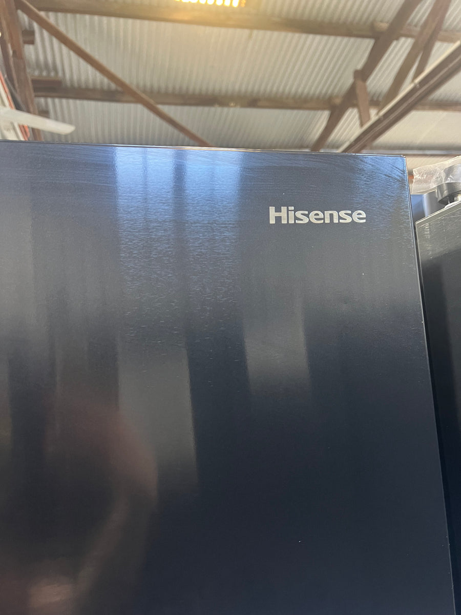 Factory second Hisense 632L Side By Side Refrigerator Model: HRSBS632BW with non-plumbed ice and water dispenser - Second Hand Appliances Geebung