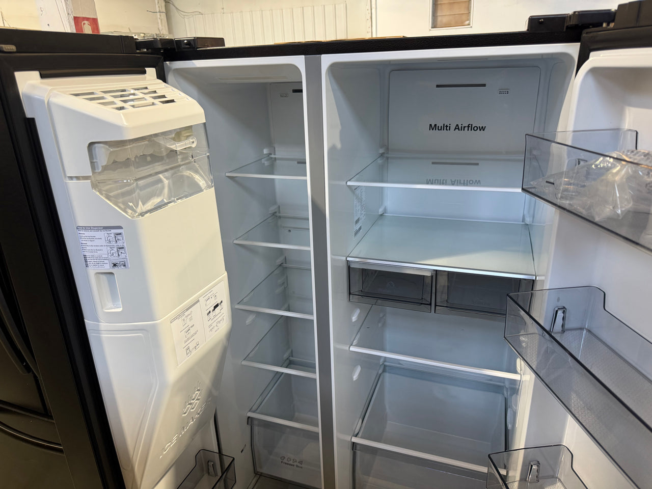 Factory second Hisense 633L Side by Side Refrigerator – Black Steel Model: HRSBS633BW - Second Hand Appliances Geebung