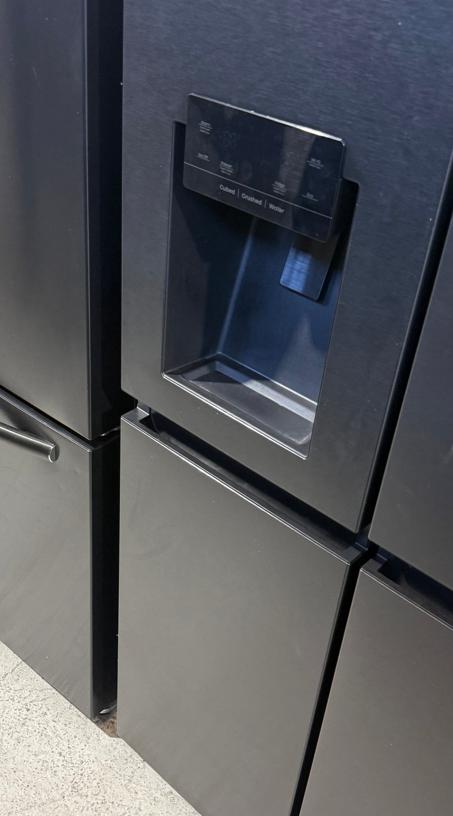 Factory second Hisense 633L Side by Side Refrigerator – Black Steel Model: HRSBS633BW - Second Hand Appliances Geebung
