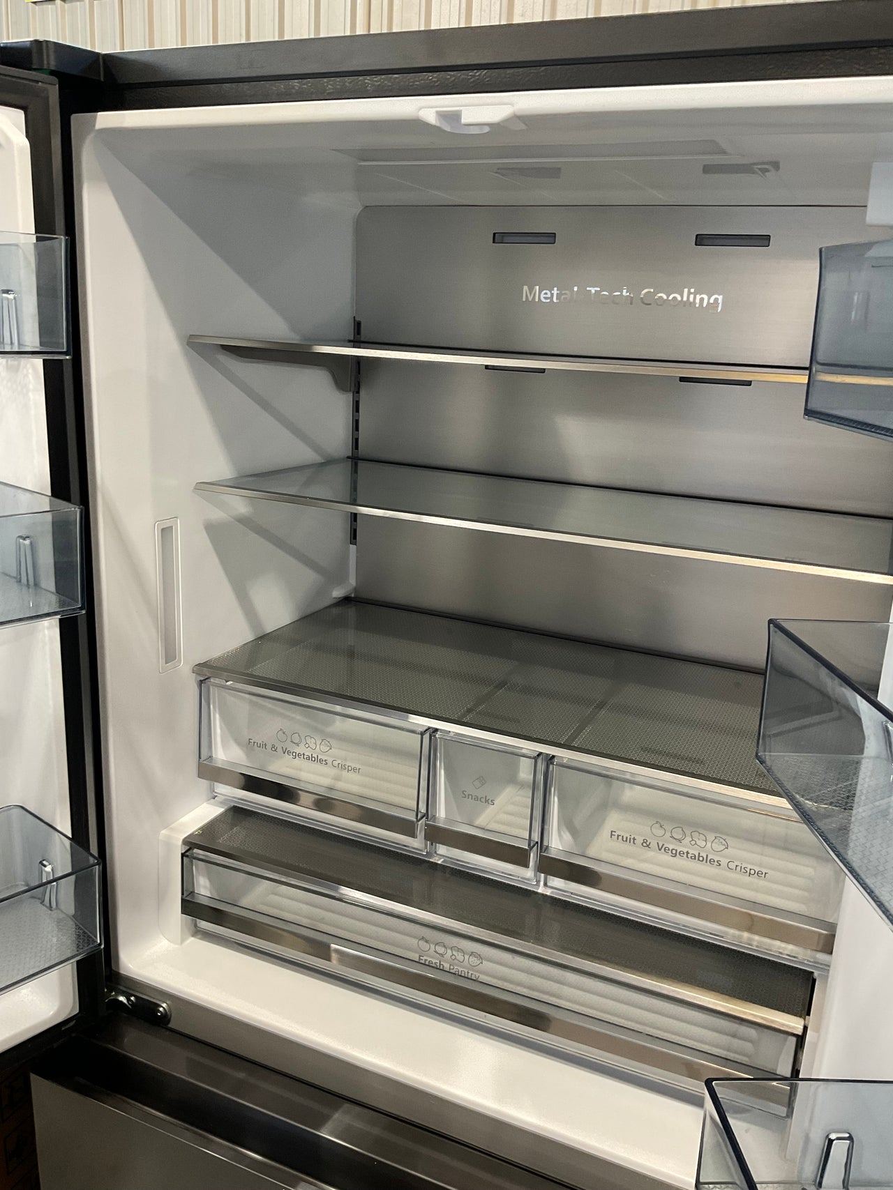 Factory second Hisense 634 L PureFlat™ French Door Refrigerator – HRFD634BW (Dark Stainless Steel) - Second Hand Appliances Geebung