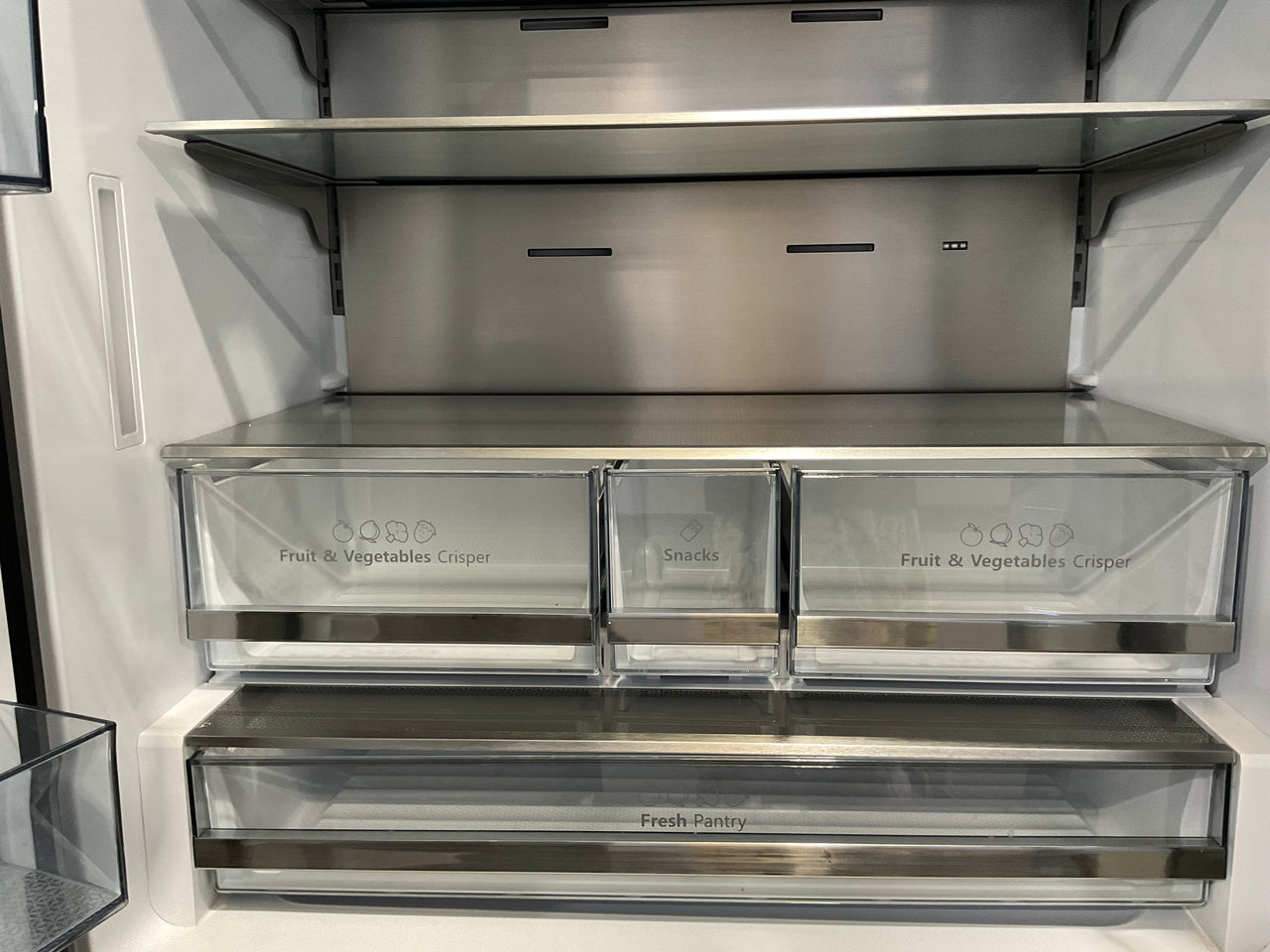 Factory second Hisense 634 L PureFlat™ French Door Refrigerator – HRFD634BW (Dark Stainless Steel) - Second Hand Appliances Geebung