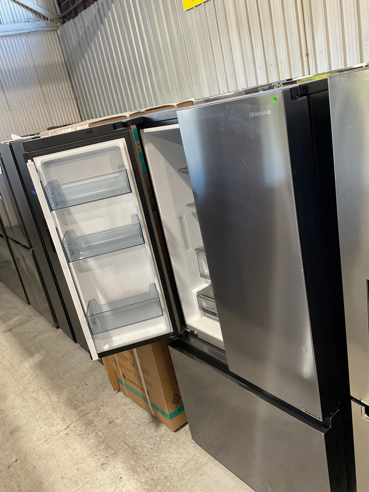 Factory second Hisense 634 L PureFlat™ French Door Refrigerator – HRFD634BW (Dark Stainless Steel) - Second Hand Appliances Geebung